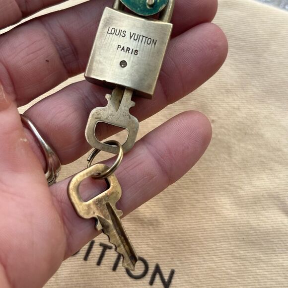 Rare Vintage Mounted Padlock Hardware with Keys #304 l7 - Picture 3 of 8